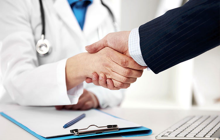 أهمية الفحص الطبي للشركات 